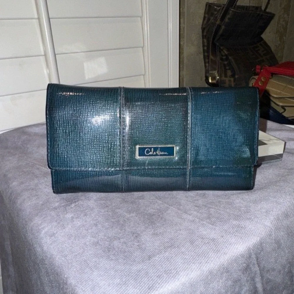 Cole Haan Green Textured Glossy Black Clutch‎ Wallet